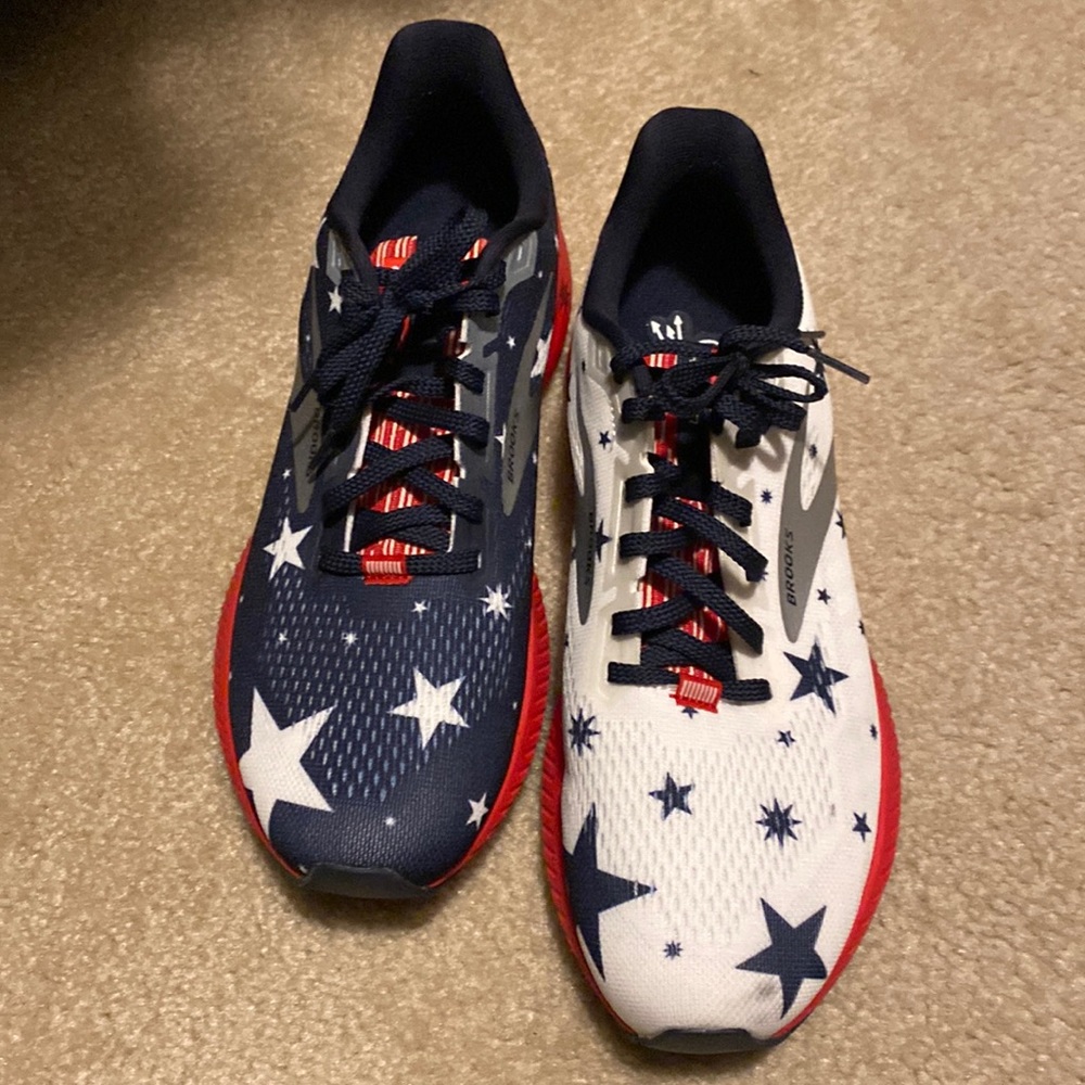 Brooks Independence Day size 10